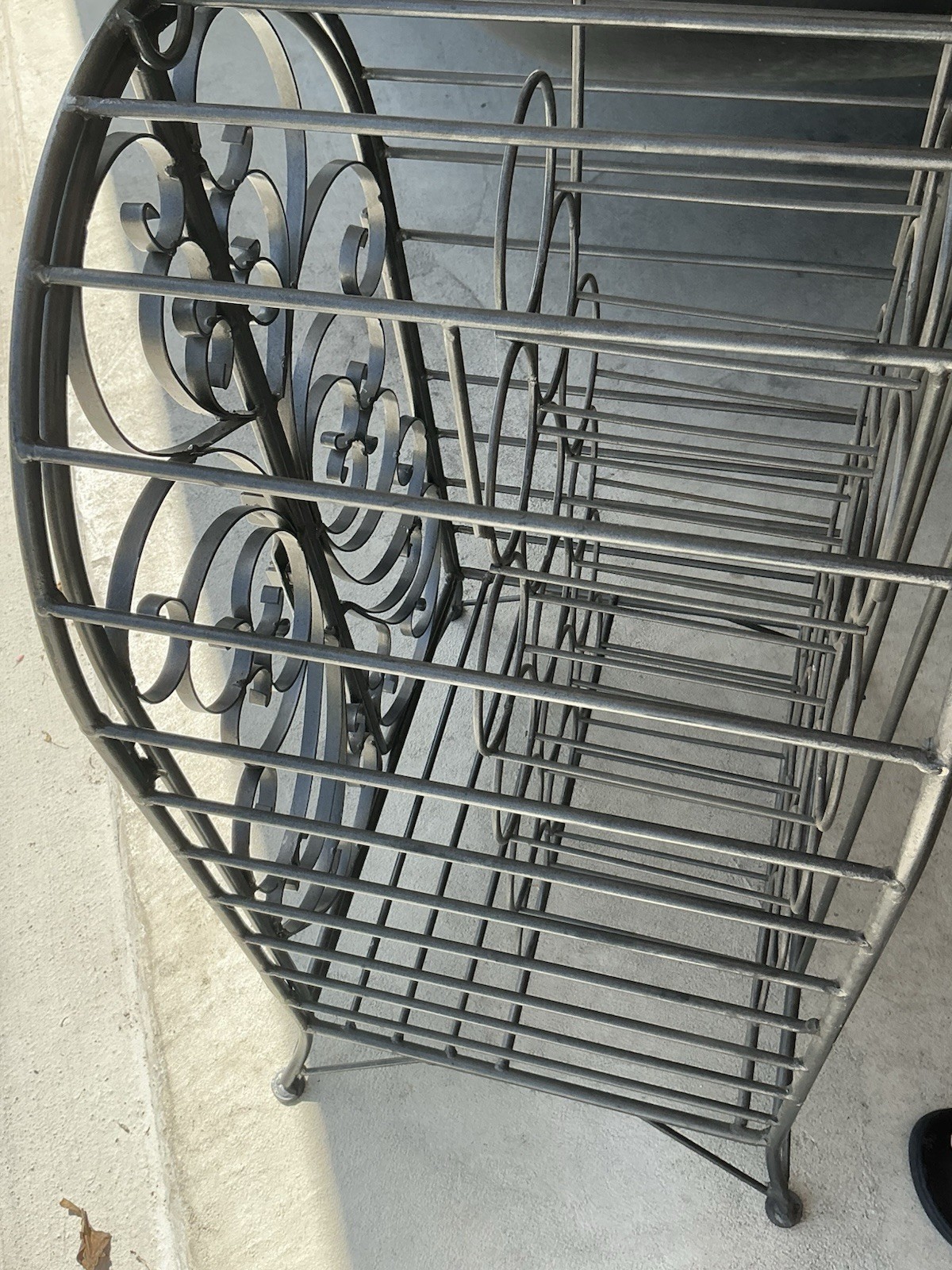 Black Metal Freestanding Scrollwork Magazine Rack Organizer Stand 24 x 23 in