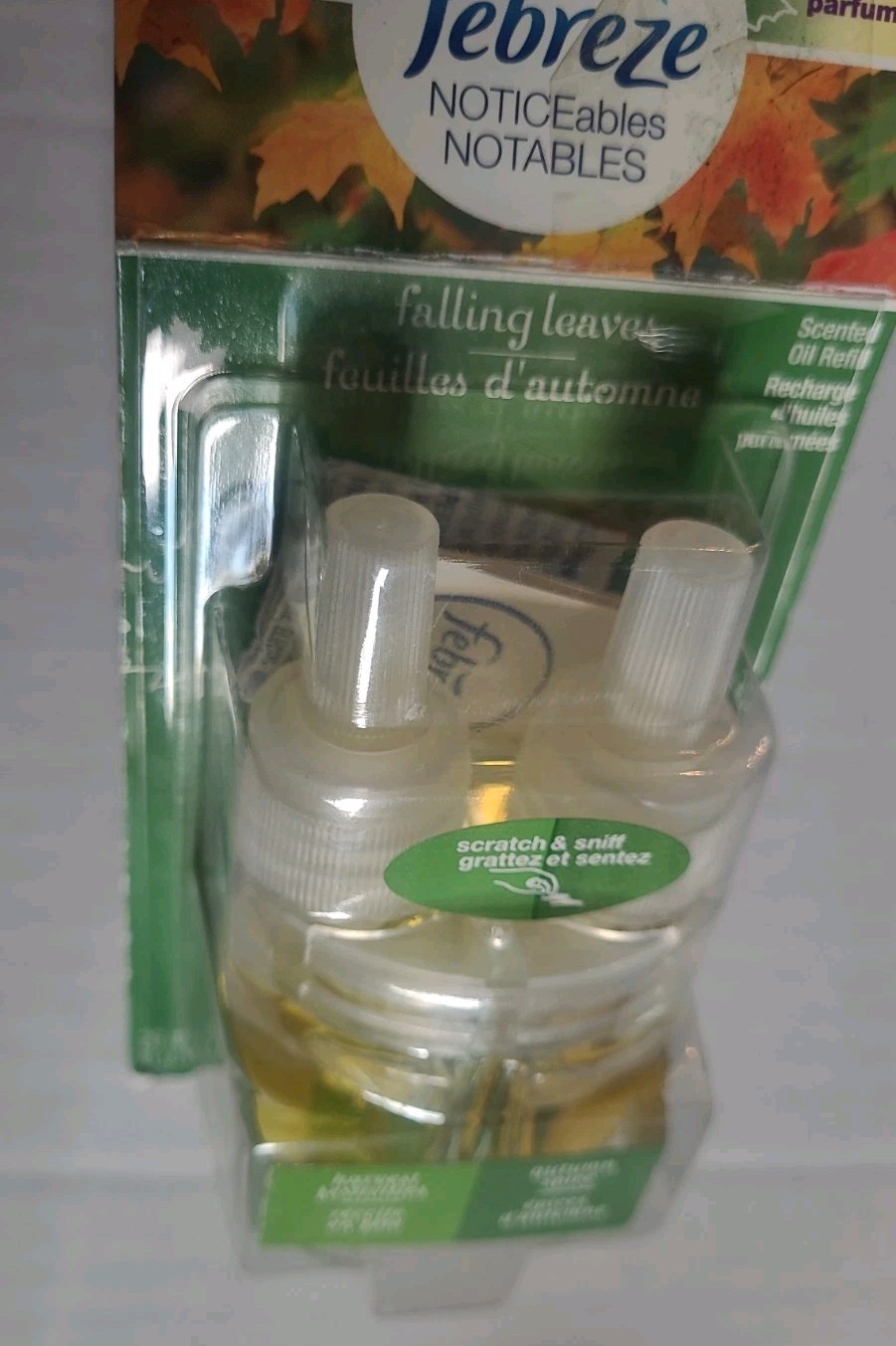 Febreze Noticeables Scented Oil Refill Falling Leaves 2013 NOS (B1-E16)