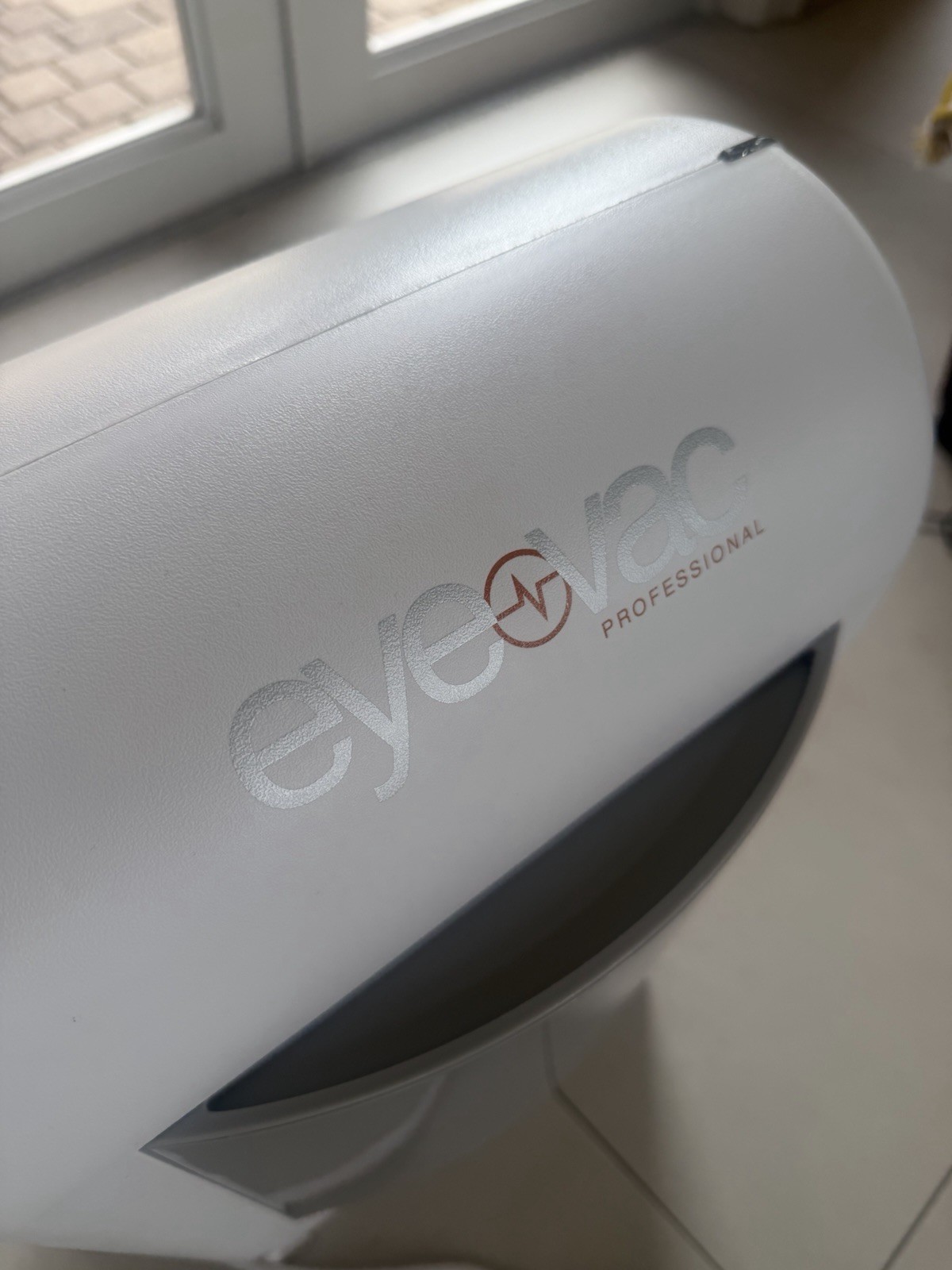 EyeVac Professional EVPRO Touchless Vacuum White Salon Barber Pet Hair