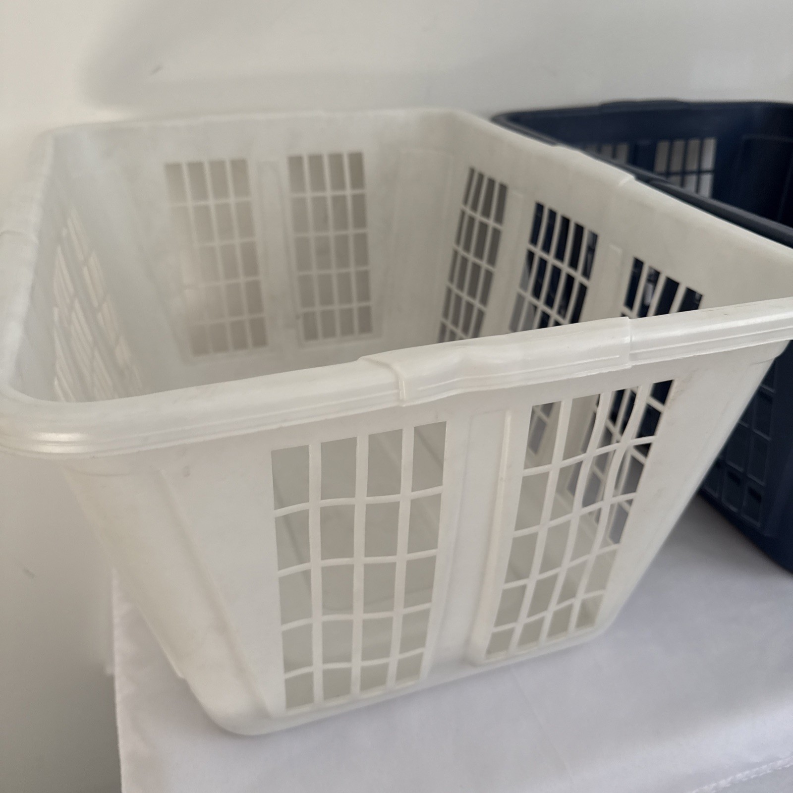VTG Rubbermaid Laundry Baskets White & Blue No. 2965 Rectangular Retro USA GUC
