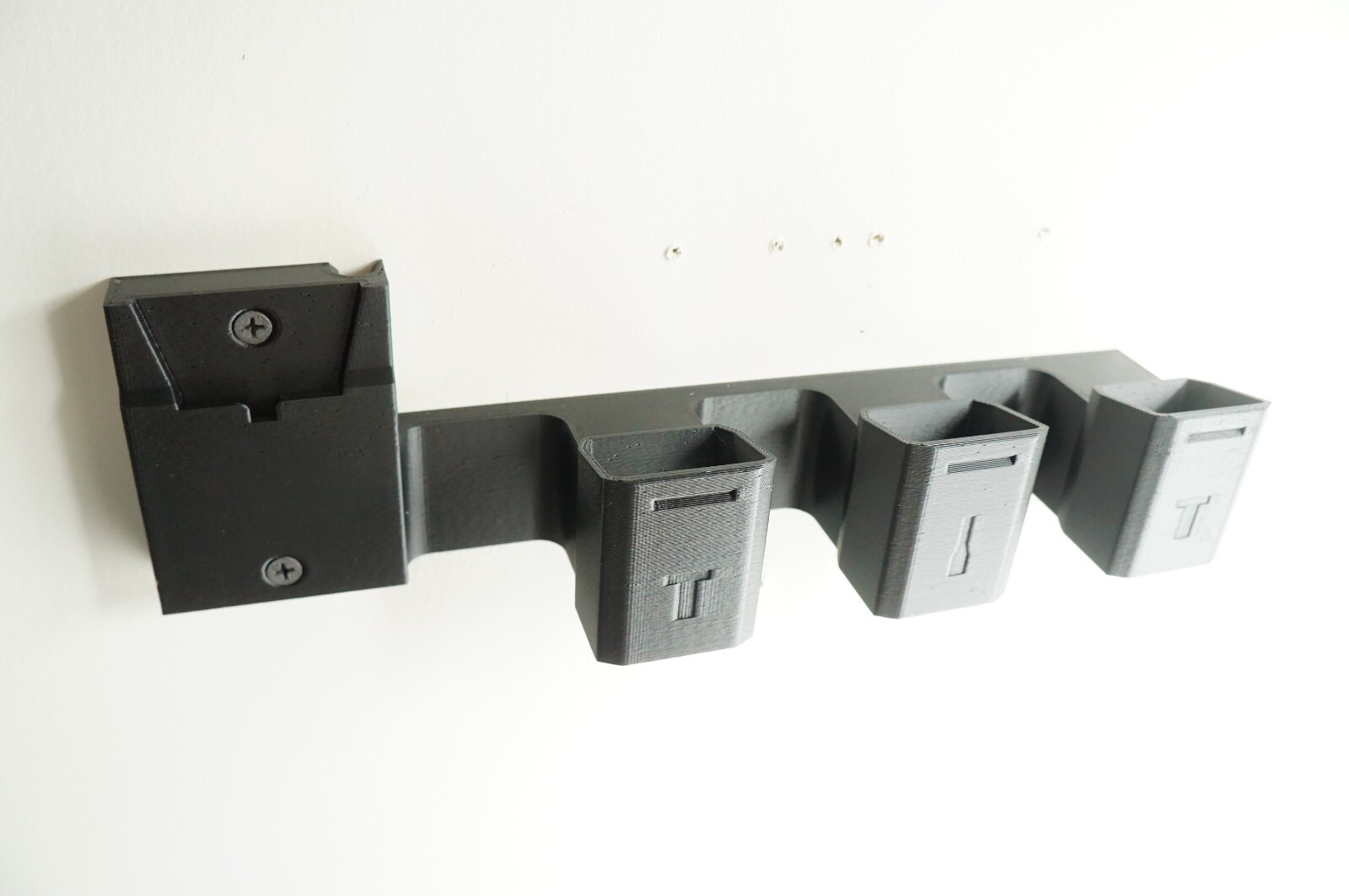 Shark Vacuum Wall Mount Mounting Bracket Dock Holder For Shark IZ202 w/ Screws