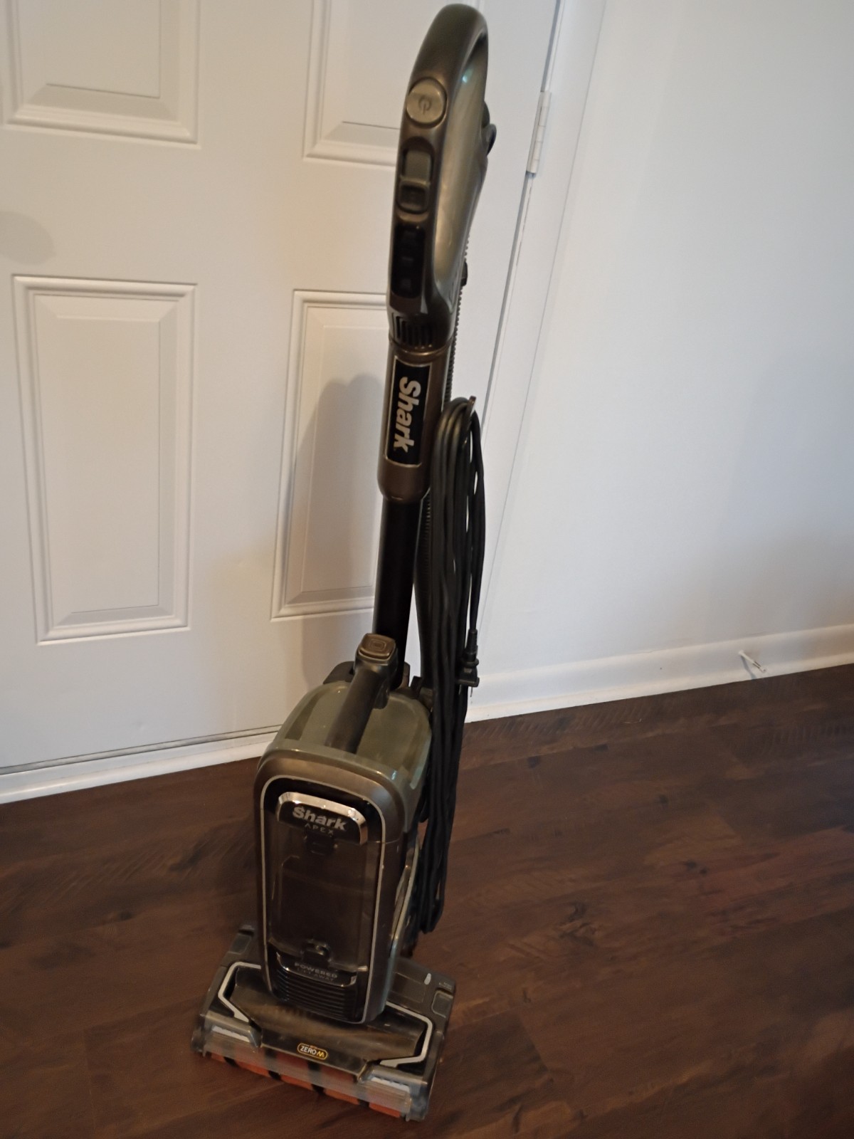 Shark AZ1002 Apex Powered Lift-Away Duo Clean Zero-M vacuum cleaner