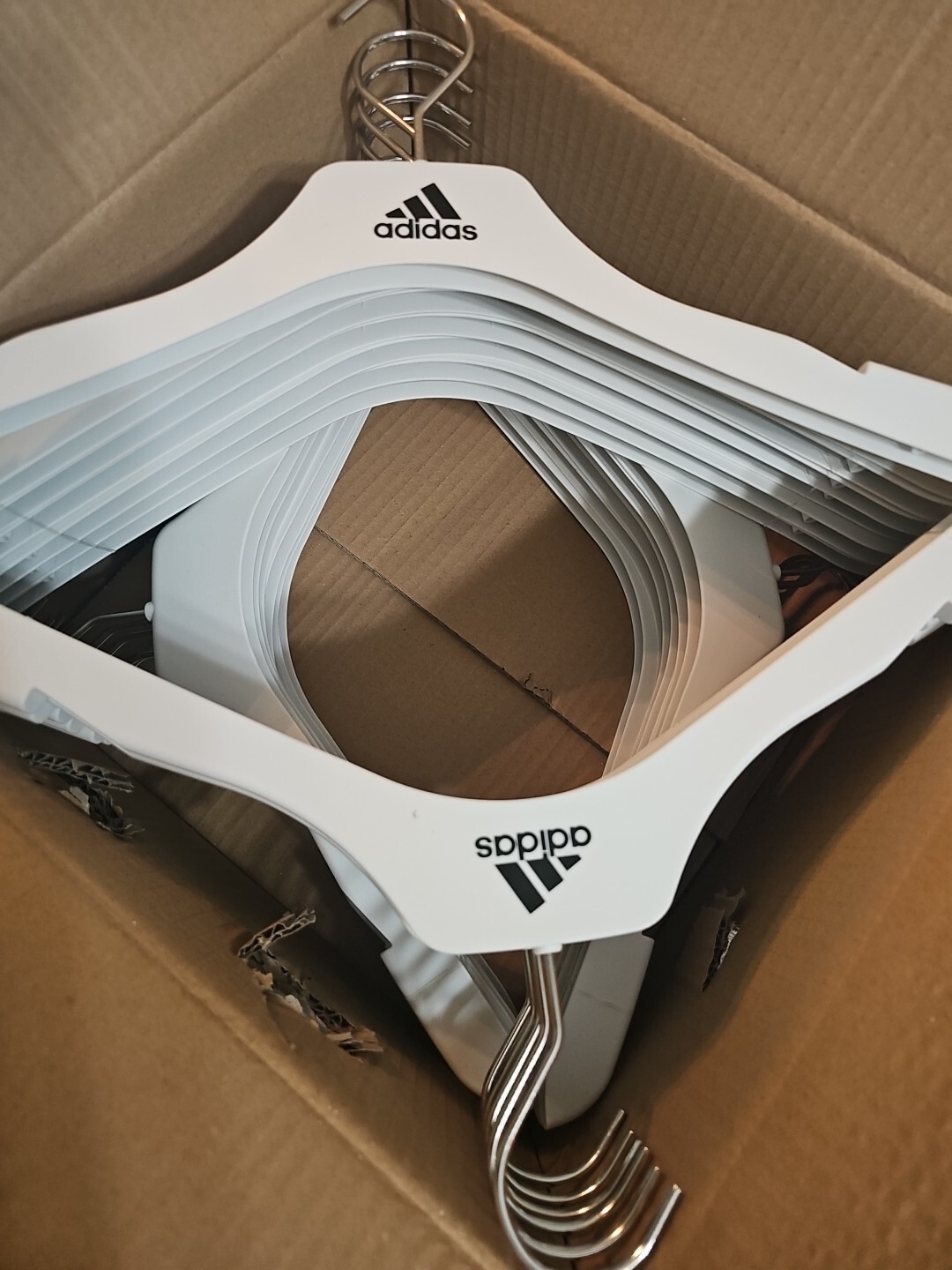 ADIDAS 25 Pk Durable Heavy Duty Designer Coat Hangers W/ Swivel Hook 17.5In