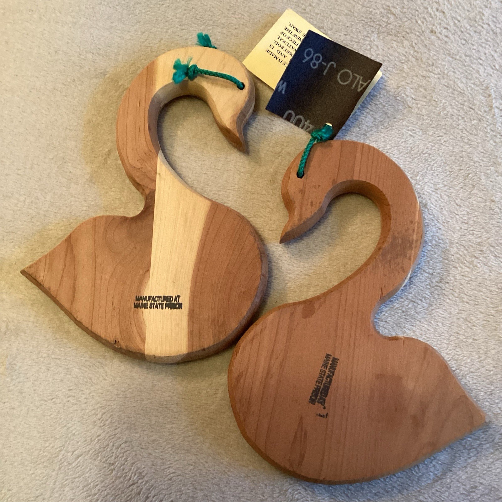 New Set of 2 Aromatic Red Cedar Wood Swans Closet Hanging For Moths 7.75″X5.75″