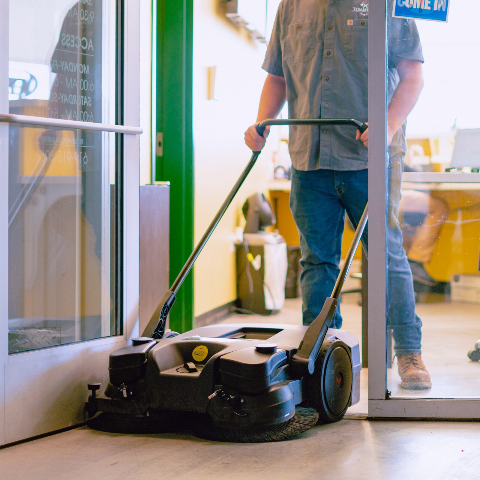 30″ Battery Powered Push Sweeper Triple Brooms Electric Drive Dust Suppression