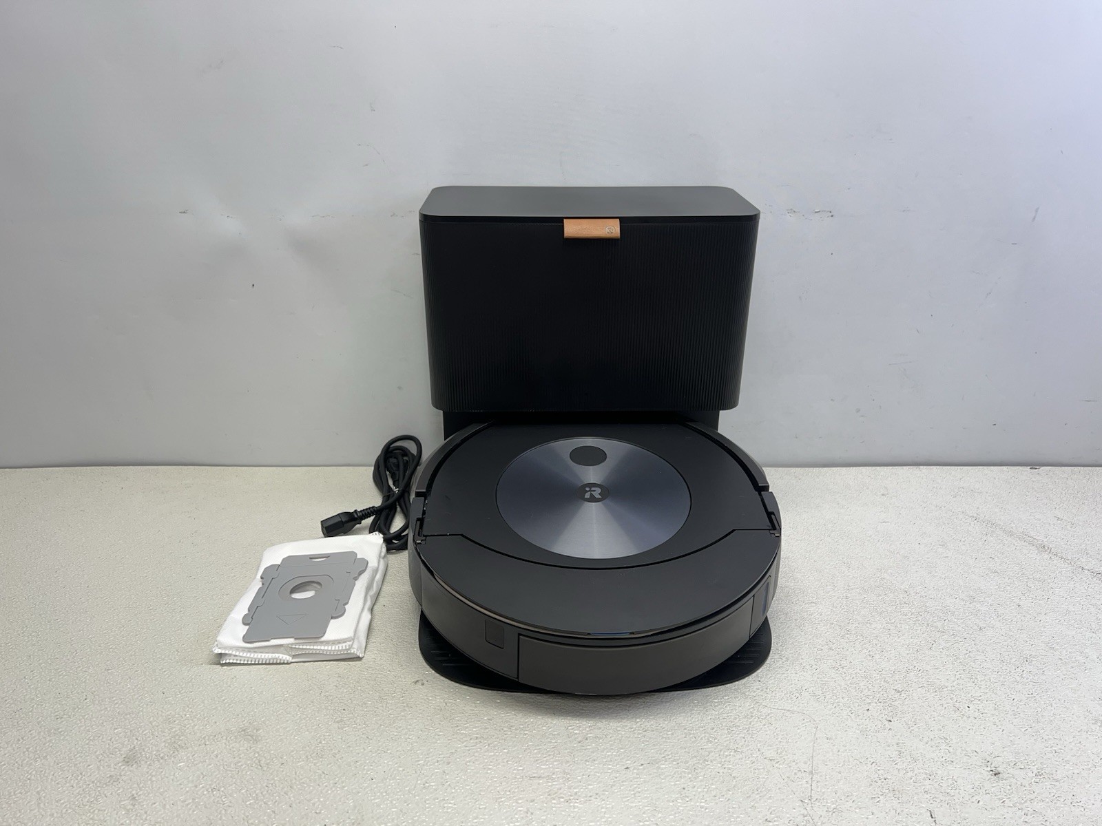 iRobot – Roomba Combo j7+ Self-Emptying Robot Vacuum & Mop – Graphite –
