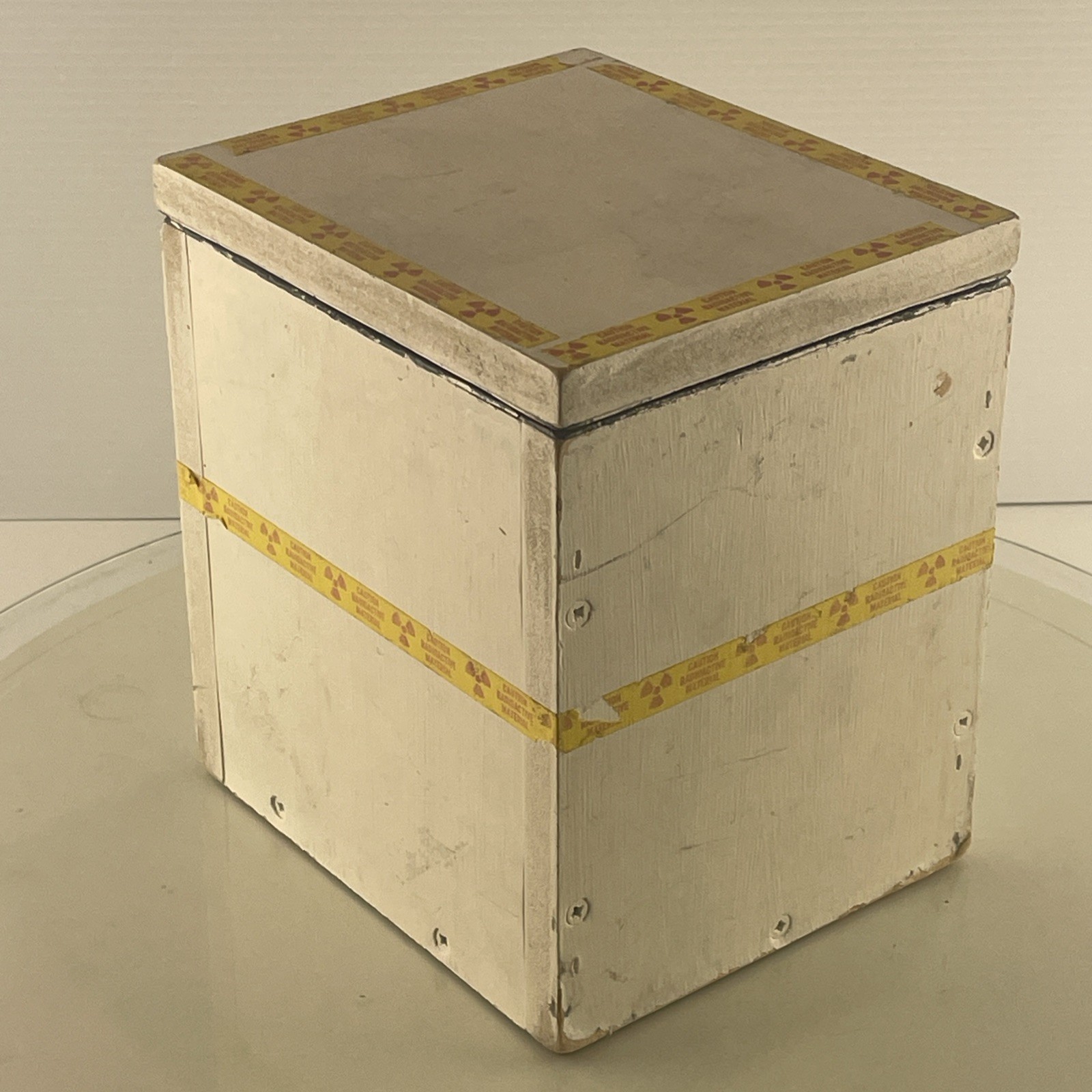 Lead-Lined Wood Box – Extr 19.5 x 16.5 x 22 cm -Intr 15.8 x 13 x 18 cm – Works