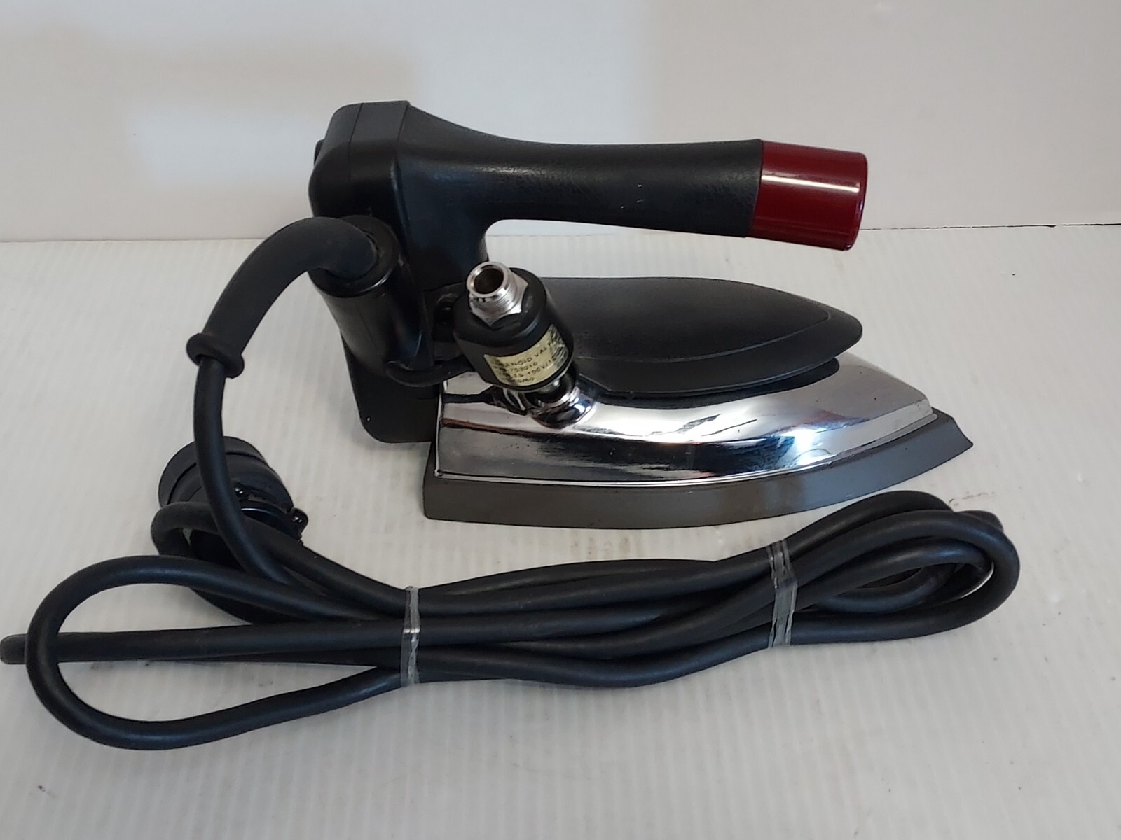 Gravity Feed Iron SGB-600 Hot-Steam 120V/1000W