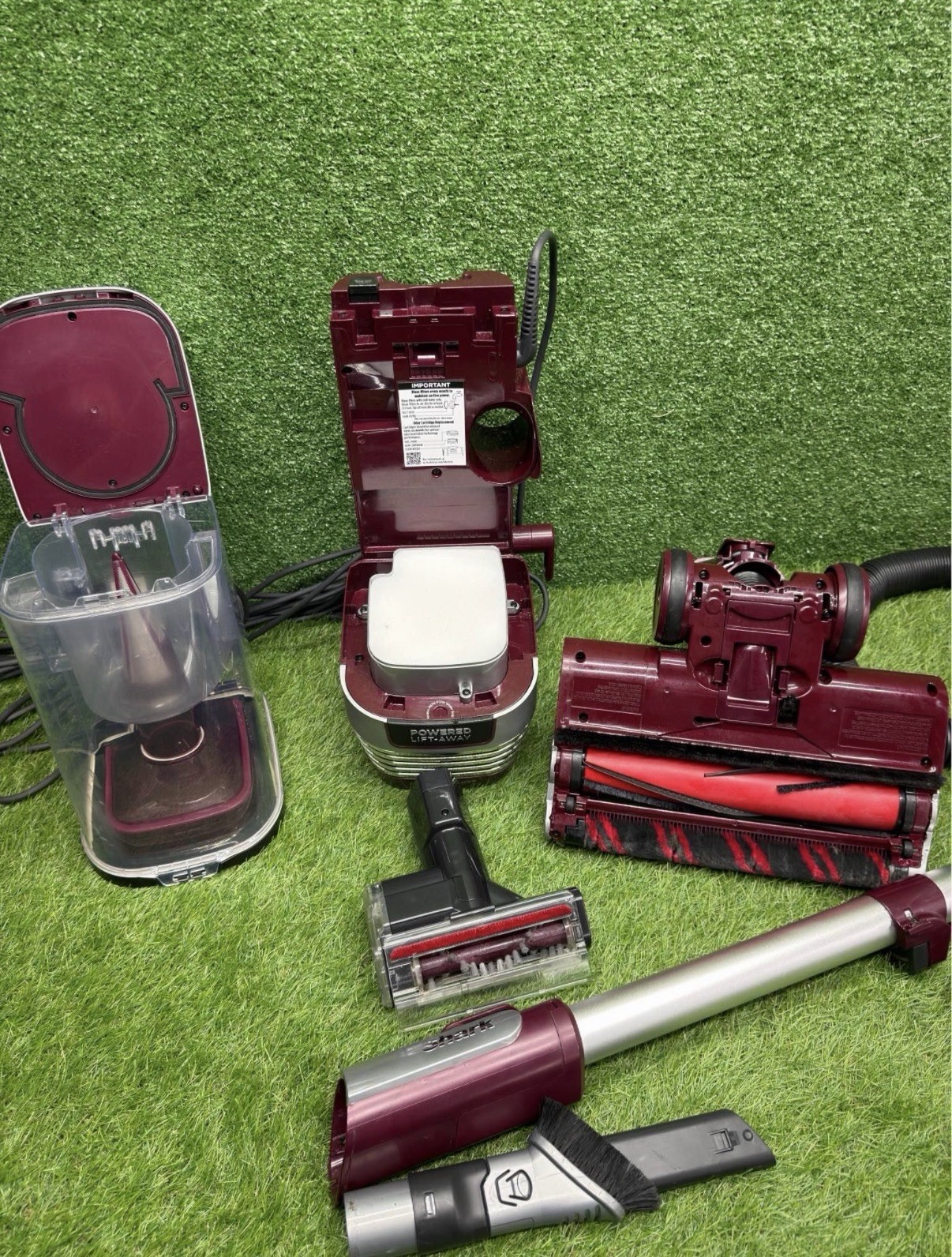 Shark Stratos AZ3000 Powered Lift Away DuoClean Vacuum Cleaner w/ Attachments