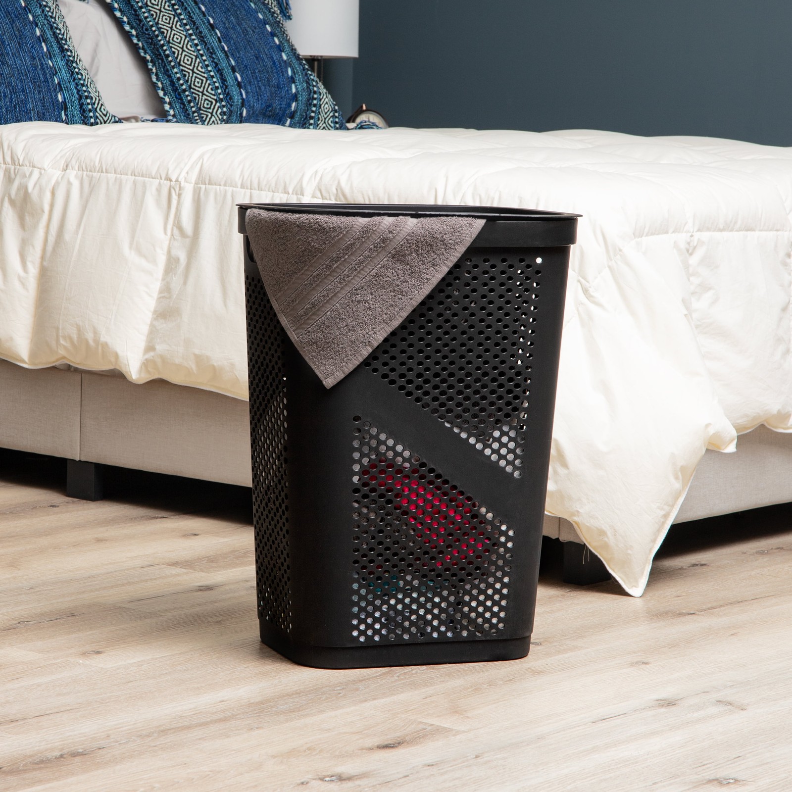 60L Slim Laundry Hamper Lid Ventilated Plastic 17.25″L x 13.75″W x 23.5″H Black