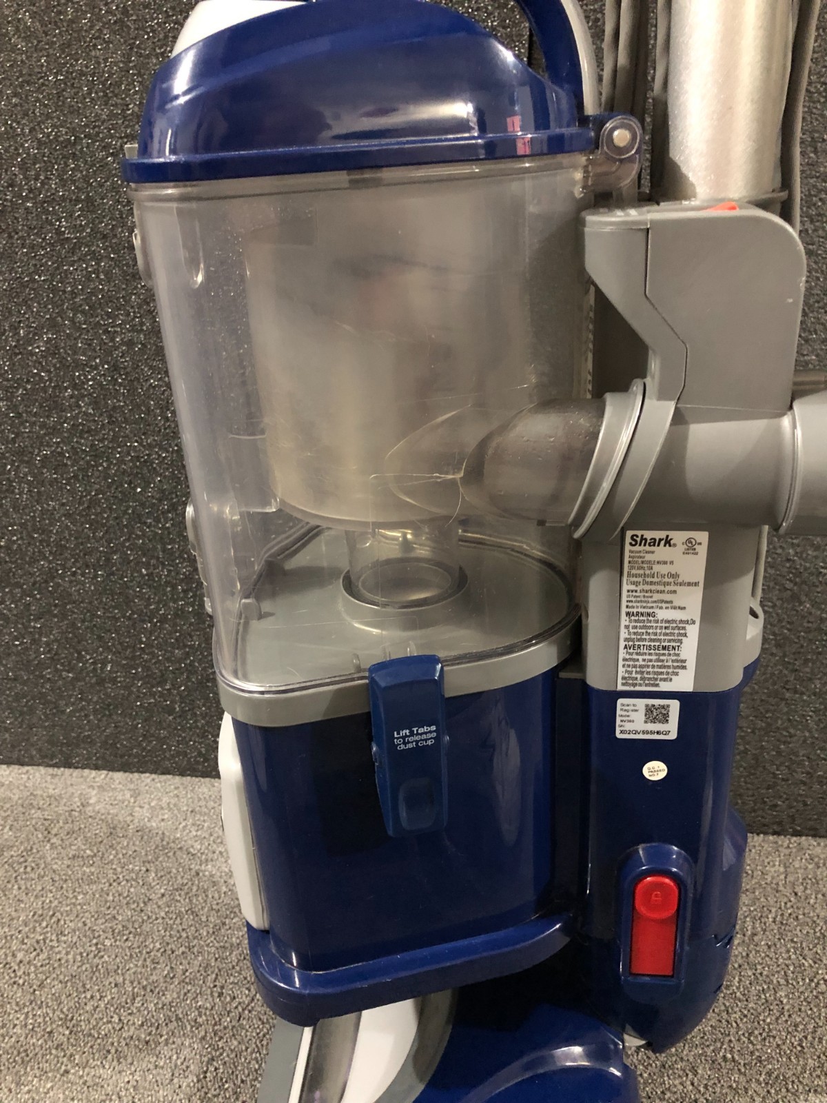Shark NV360 Upright Vacuum Navigator Lift-Away Deluxe with Large Dust Capacity