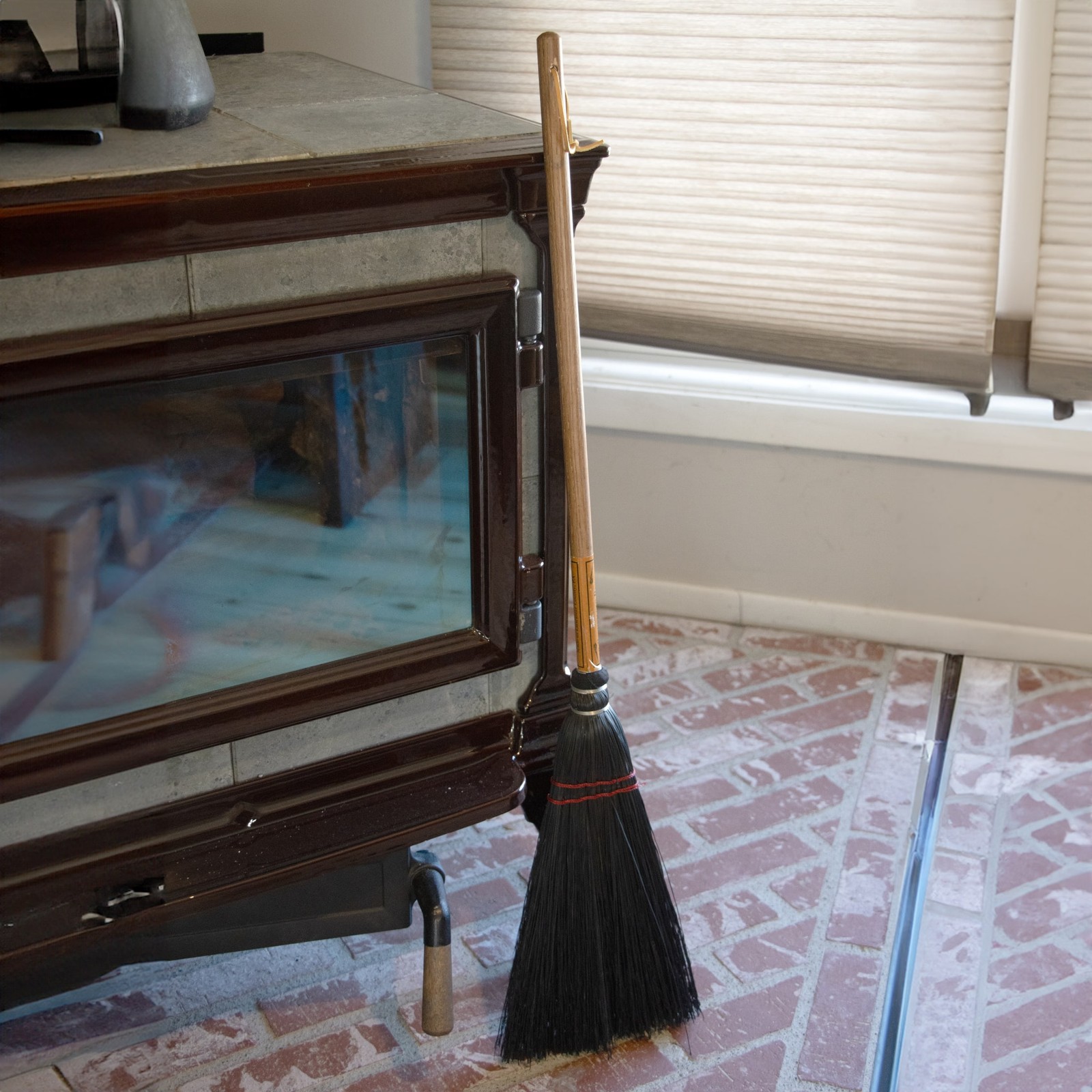 Lehman’s Amish Fireplace Broom, Durable 34 inch Oak Handle and Black Bristles