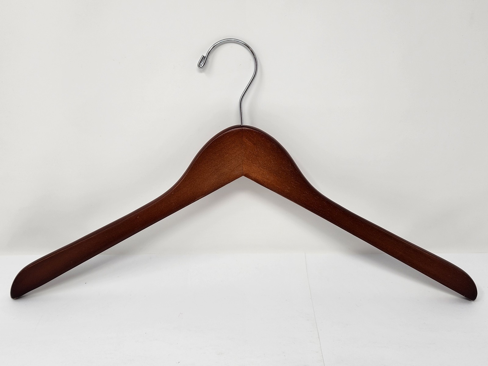 Vintage-Style Contoured Solid Wood Suit & Coat Hangers Rich Walnut/Dark Mahogany