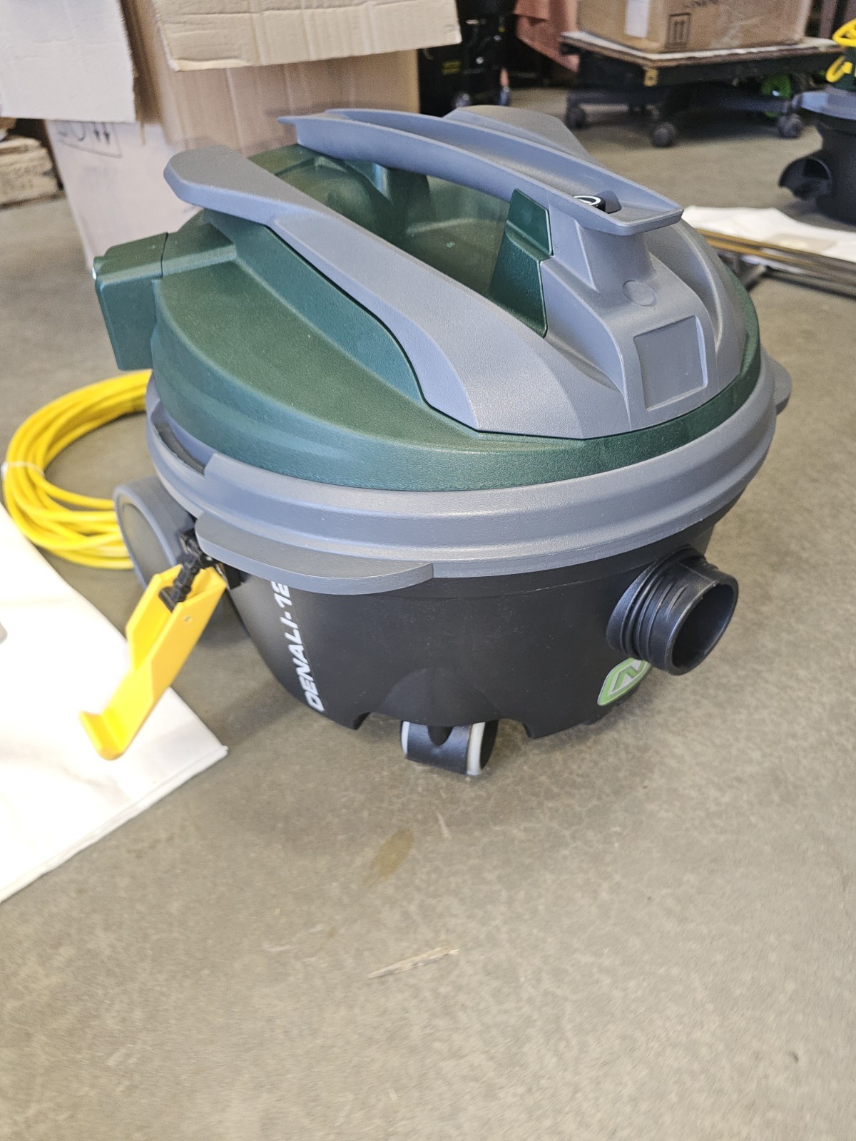 TENNANTCanister Vacuum, 12 gal. CapacityMfr #1252617Zoro #G6175021