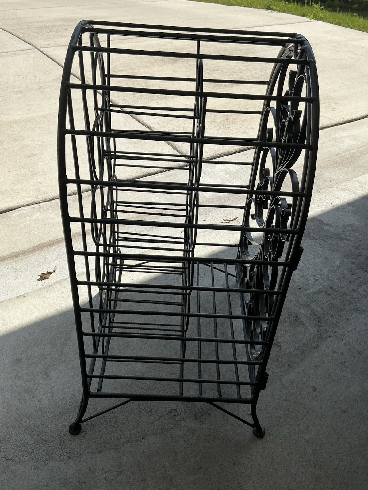 Black Metal Freestanding Scrollwork Magazine Rack Organizer Stand 24 x 23 in