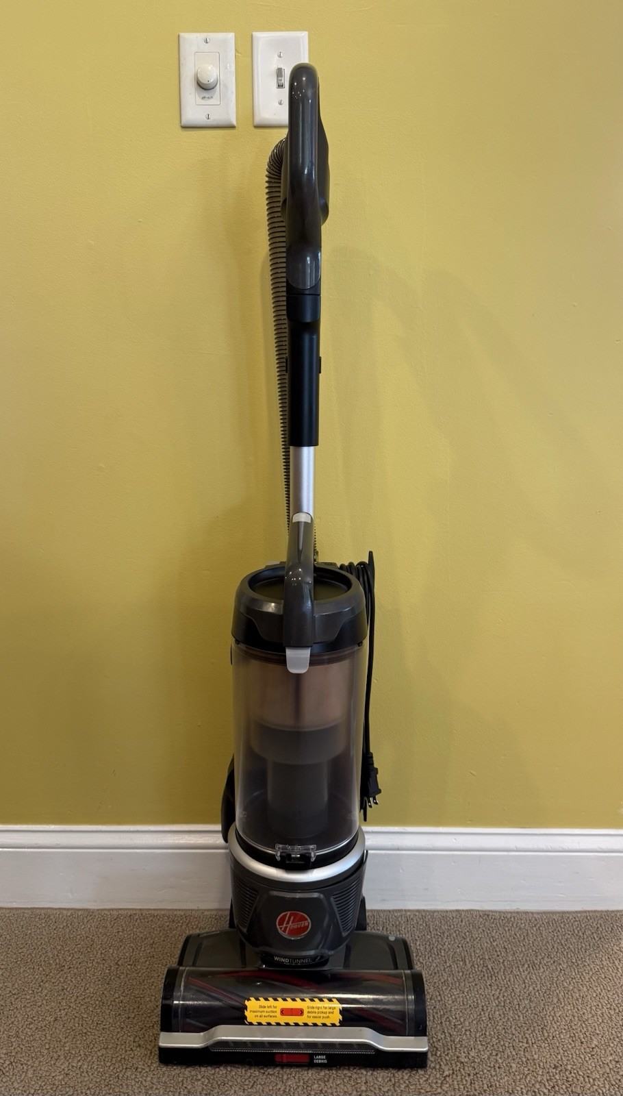 Hoover WIndtunnel Tangle Free Vacuum Cleaner W/Attachment ~ Model UH77100V
