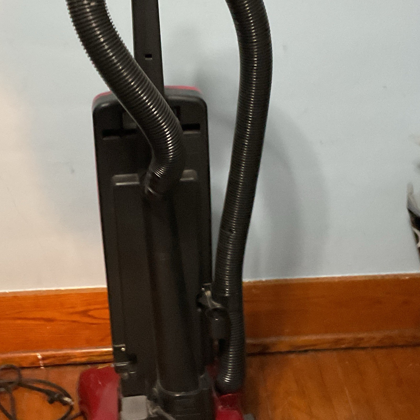 Dirt Devil Featherlite Upright Bagged Corded Vacuum 120V 0885 Red/Black