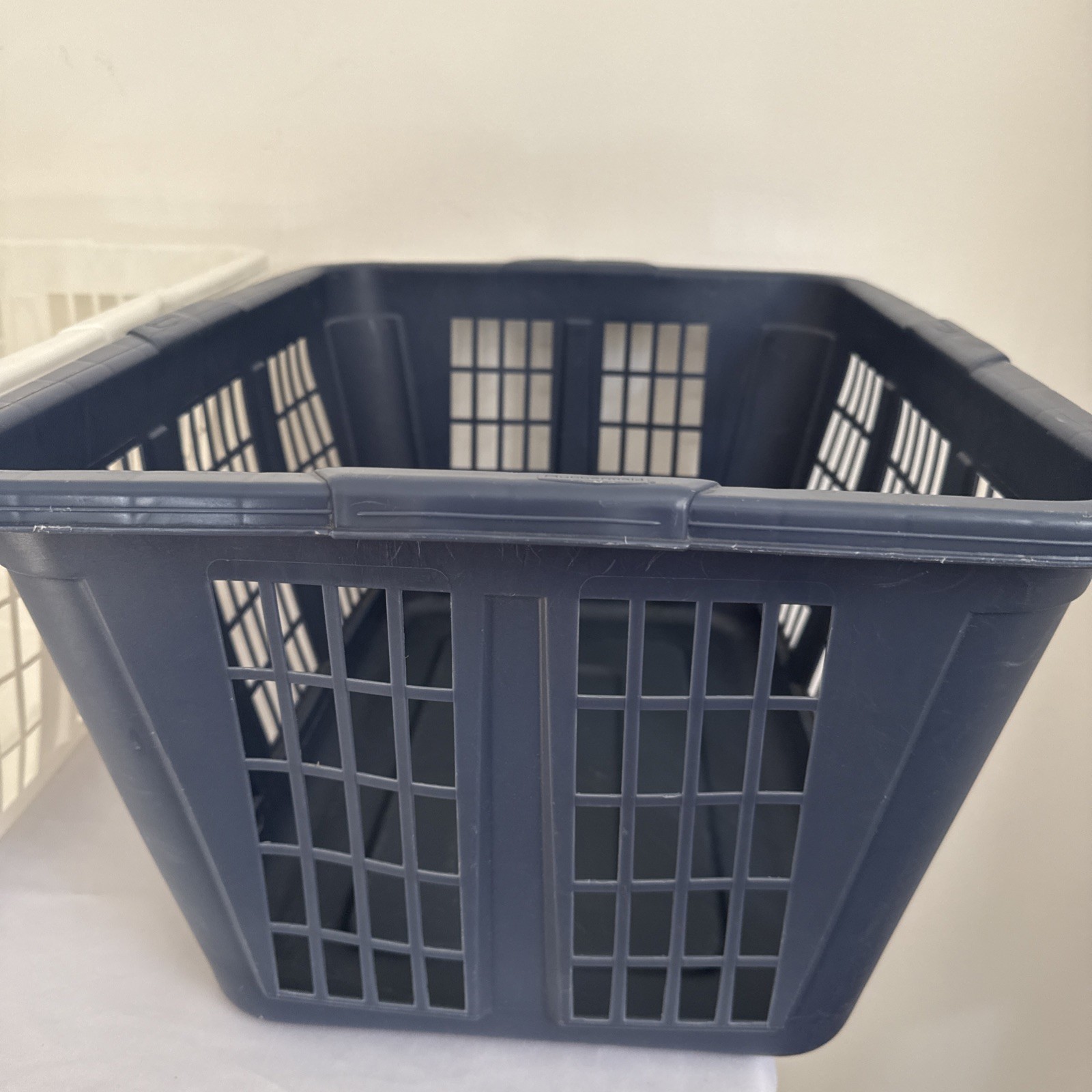 VTG Rubbermaid Laundry Baskets White & Blue No. 2965 Rectangular Retro USA GUC