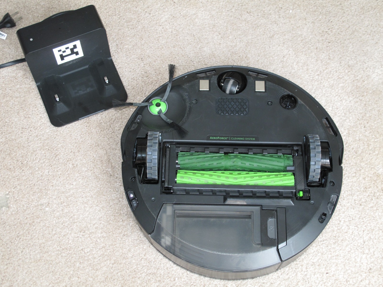 iRobot Roomba j7 Wifi Robot Vacuum with Charging Base