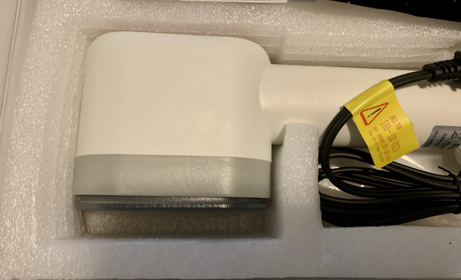 Travel Iron Garmet Steamer NEW Handheld Portable Electric 110-120V Case Vacation