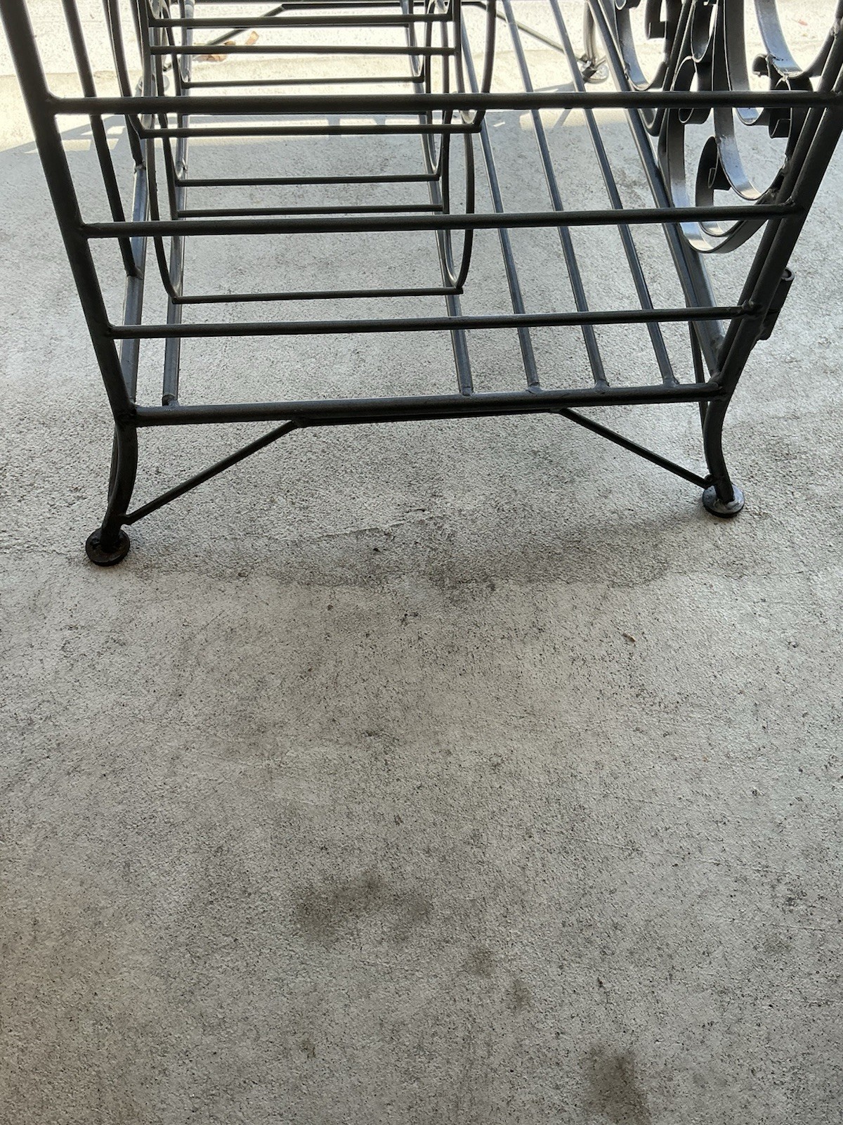 Black Metal Freestanding Scrollwork Magazine Rack Organizer Stand 24 x 23 in