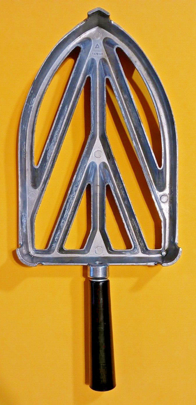 Vintage Iron Rest Pad Aluminum with Plastic Handle