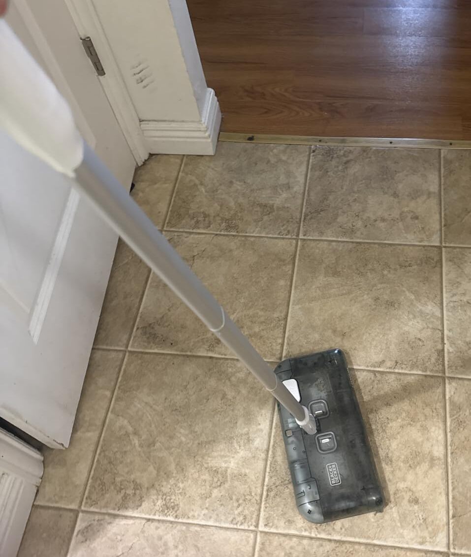 Lithium Carpet Sweeper 50Min, One-Hand Clean, Self-Standing, Charger