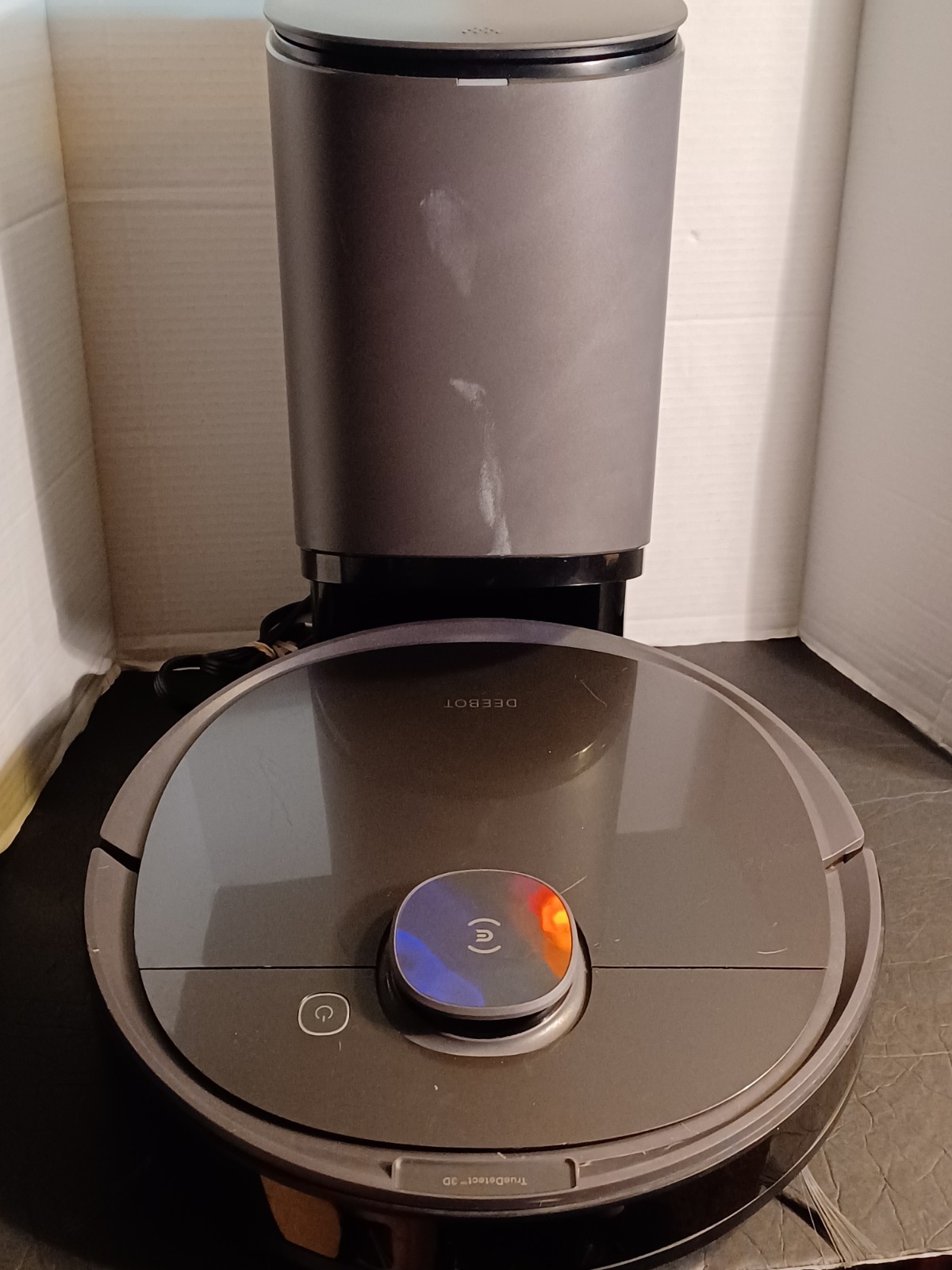 E COVACS DEEBOT OZMO T8 Smart Robot Vacuum In Good Condition
