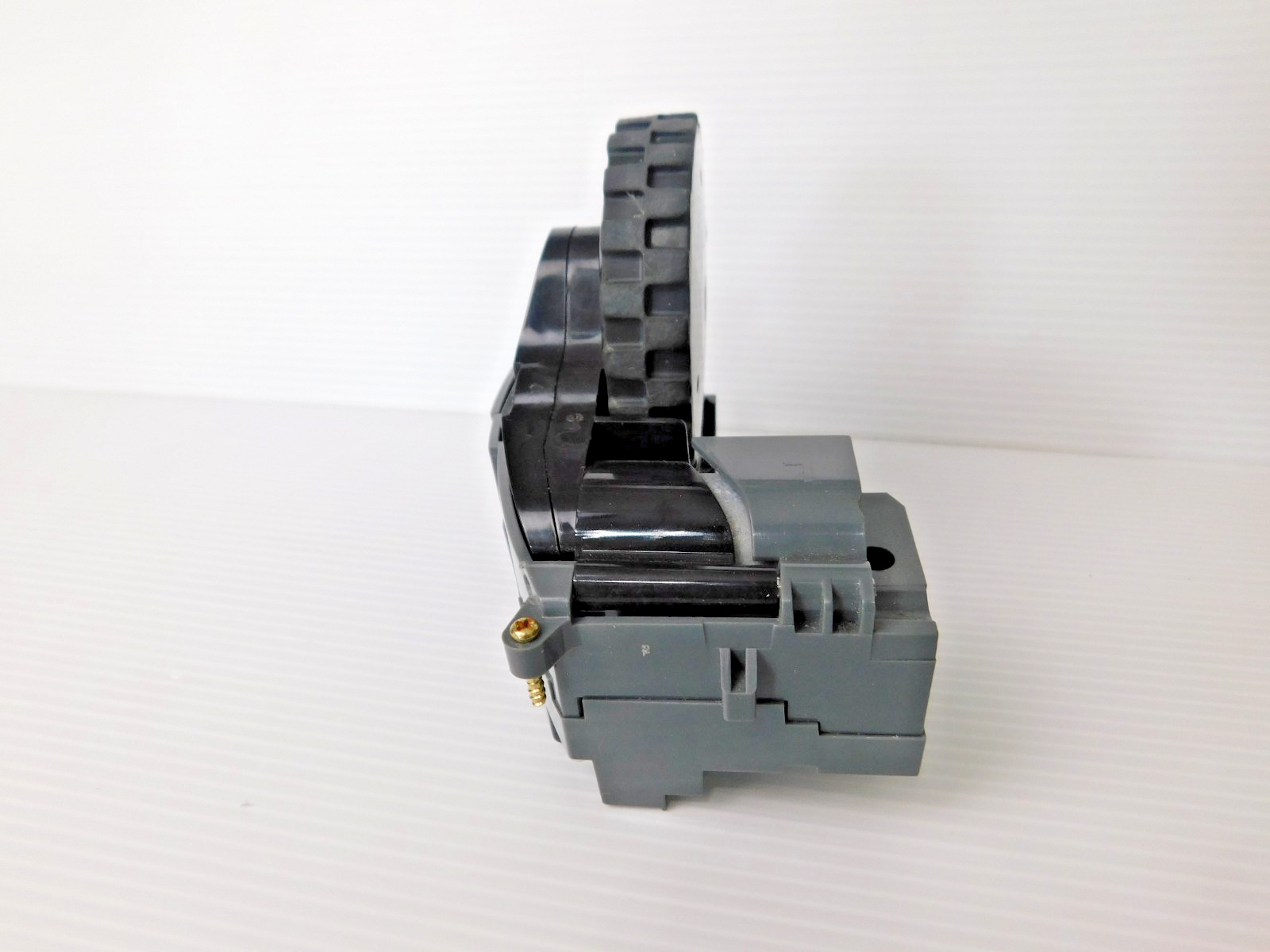 LEFT WHEEL for iRobot Roomba 960 R960020 Vacuum Cleaner