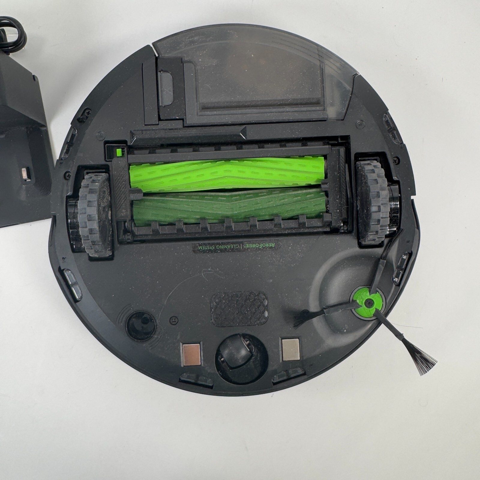 iRobot Roomba j7 Vacuum Cleaning Robot Wi-Fi Unit and Base