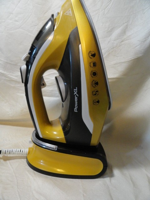 POWER XL GOLD/BLACK CORDLESS IRON & STEAMER CERAMIC RECHARGEABLE HEATS FAST EUC
