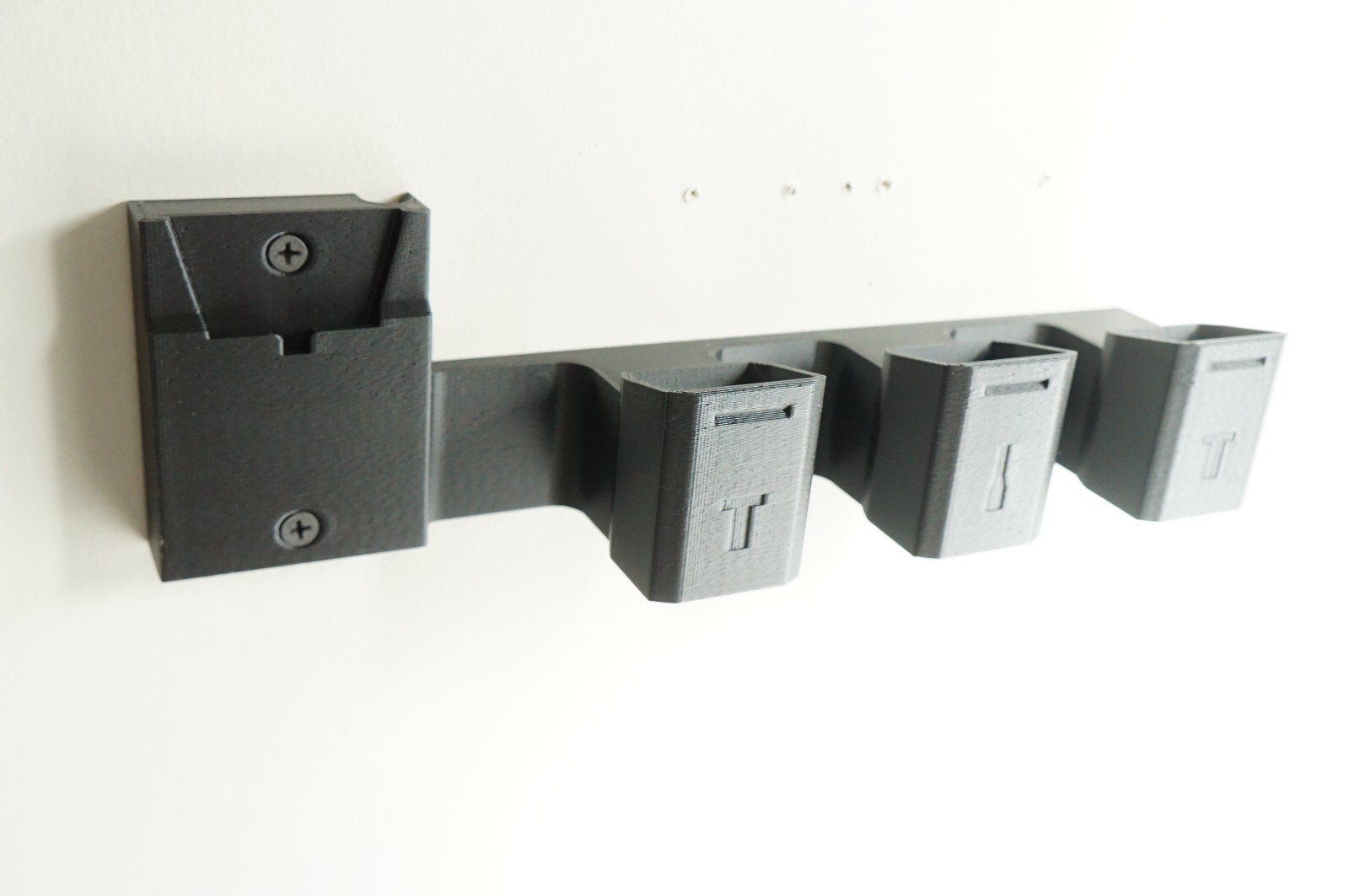Shark Vacuum Wall Mount Mounting Bracket Dock Holder For Shark IZ202 w/ Screws