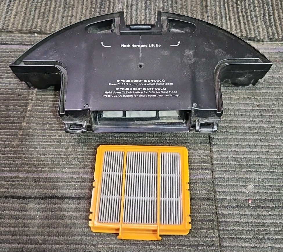 Shark RV2620WFUS AI Ultra Robot 2-in-1 Vac & Mop with Charging Station