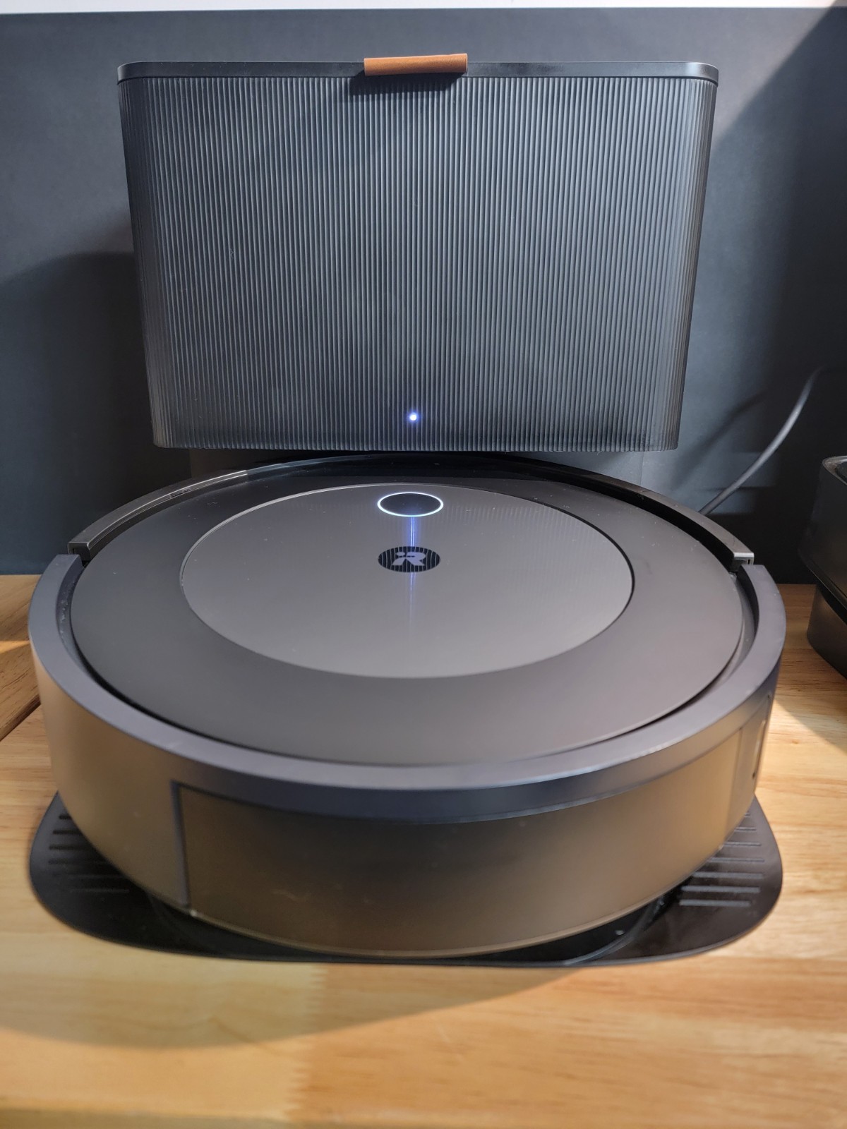 iRobot Roomba j7+ Vacuum with Automatic Dirt Disposal – TUV Privacy Certified