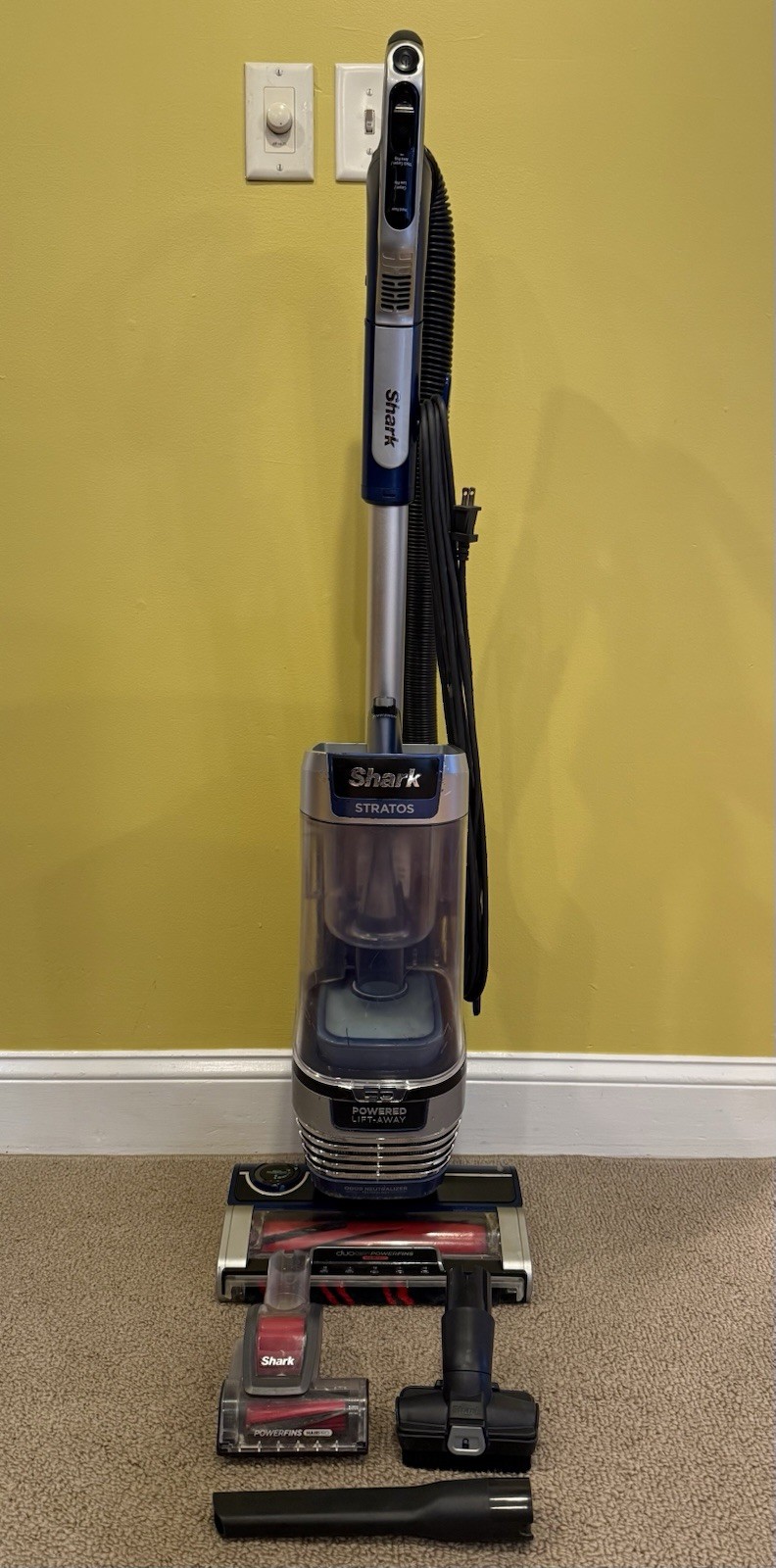 Shark Stratos Powered Lift Away DuoClean Powerfins HairPro Vacuum CleanerAZ3002