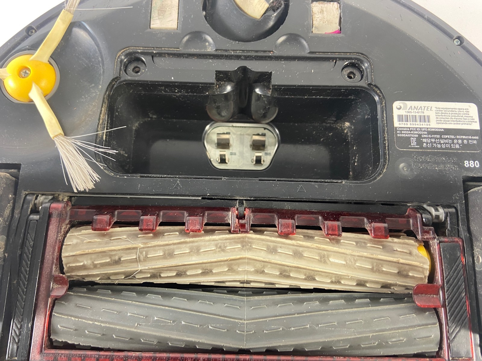 iRobot Roomba 880 Vacuum – Gray – No Battery
