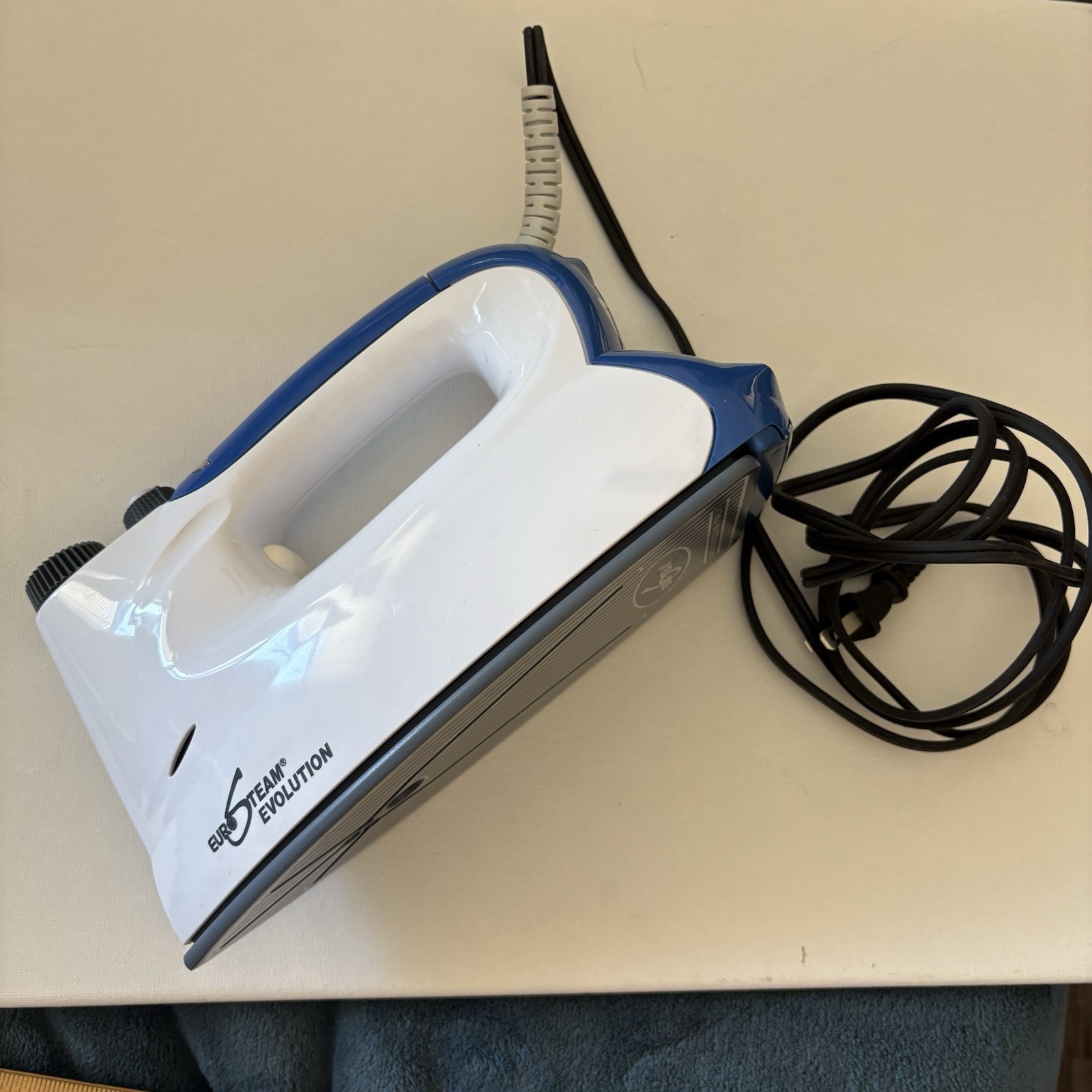 EuroSteam Evolution Iron Model 6399/3 Built In Boiler White/Blue