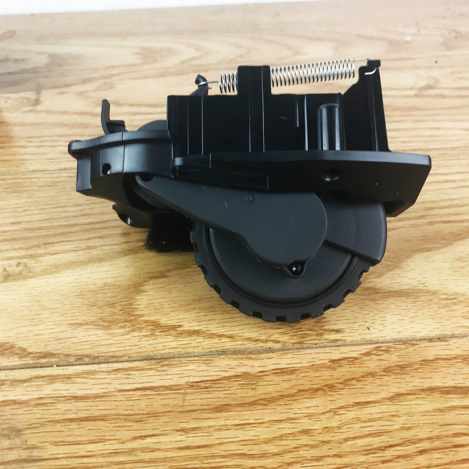 Shark RV9123S1US RV1001 RV1100SIUS RV1100VRUS UR1100SRUS LEFT WHEEL w/ Motor