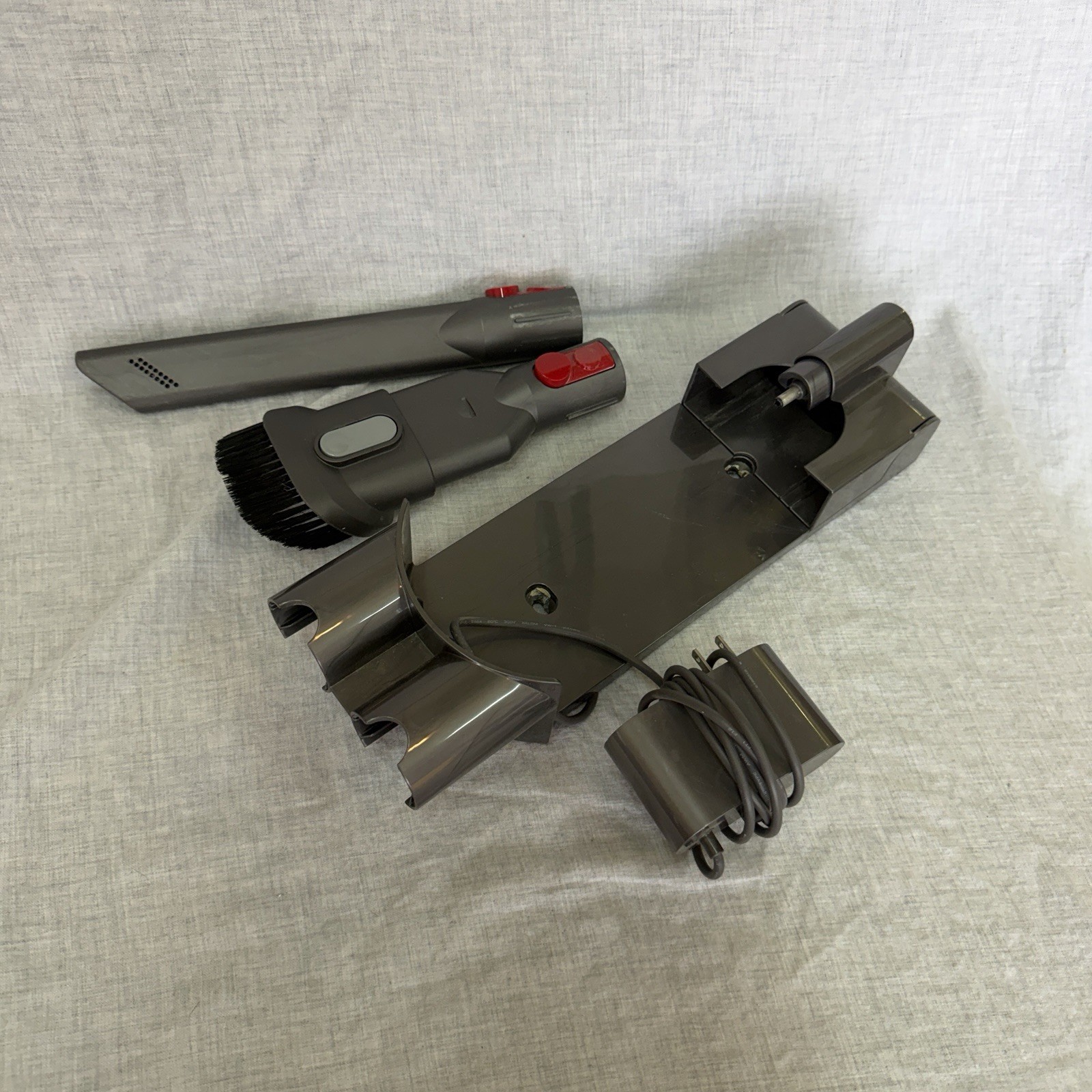 Genuine Dyson V8 V7 Wall Mount Charging Docking Station Charger 2 Tool Bundle