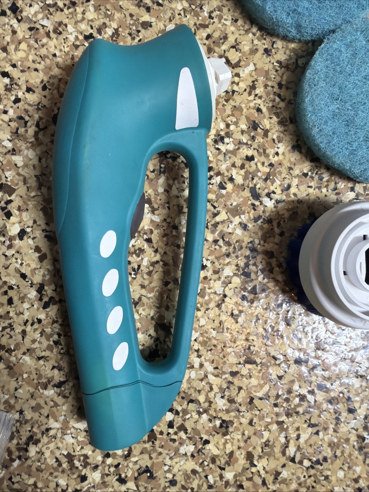 Black & Decker Scumbuster w/ Attachments – NO BATTERY (F1)