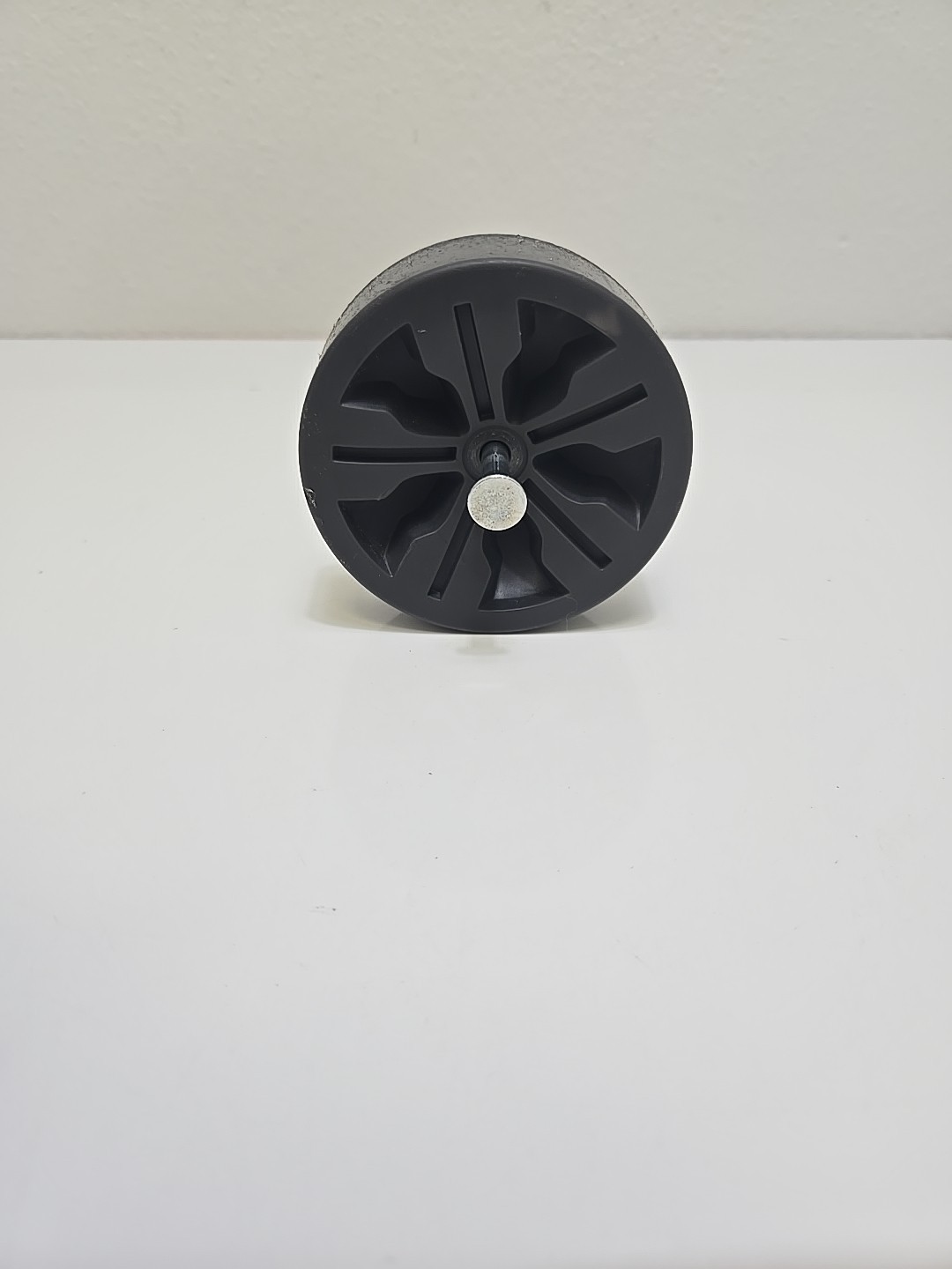 Hoover UH71250 UH71251 UH71255 UH71200 UH71230 UH71235 LEFT / RIGHT WHEEL w PIN