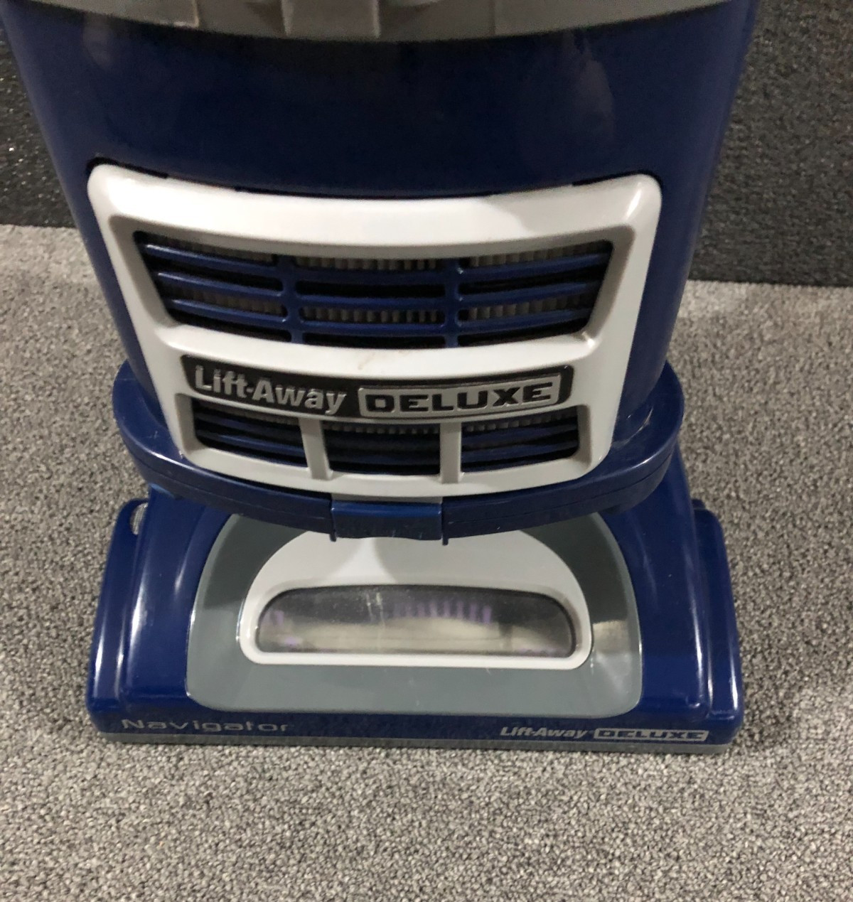 Shark NV360 Upright Vacuum Navigator Lift-Away Deluxe with Large Dust Capacity