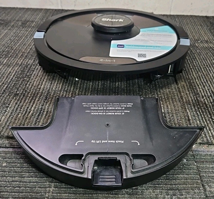 Shark RV2620WFUS AI Ultra Robot 2-in-1 Vac & Mop with Charging Station